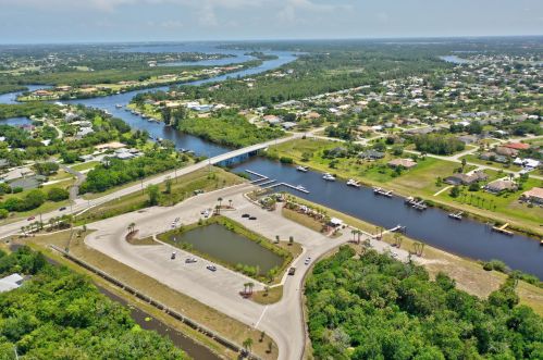 2885 Eagle Dr, Fort Pierce FL 34951-2374 exterior