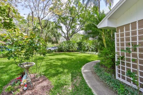 407 Bon Aire Ave, Tampa FL 33617-6322 exterior