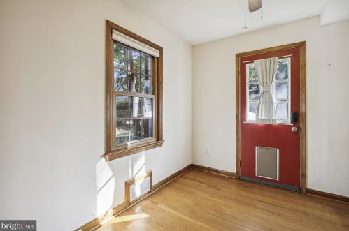 5823 Monticello Rd, Alexandria VA 22303-1302 exterior