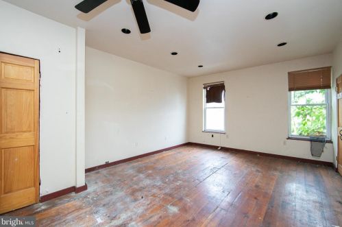 568 Spruce St, Camden NJ 08103-2131 exterior