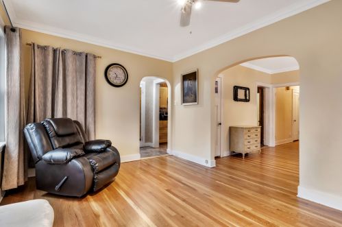 2311 Lunt Ave, Chicago IL  60645-4712 exterior