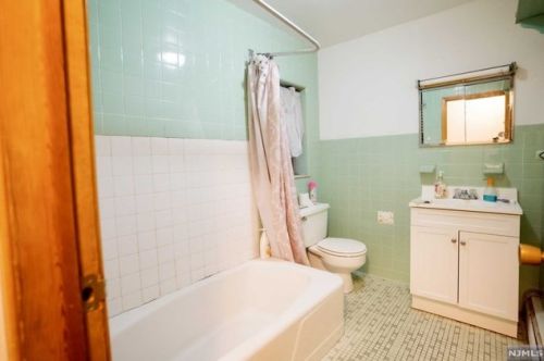 214 8 St, Fairview NJ 07022-1306 exterior