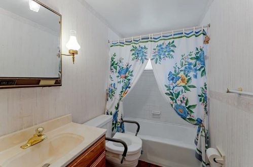 407 Mower Dr, Pittsburgh PA 15239-1750 exterior