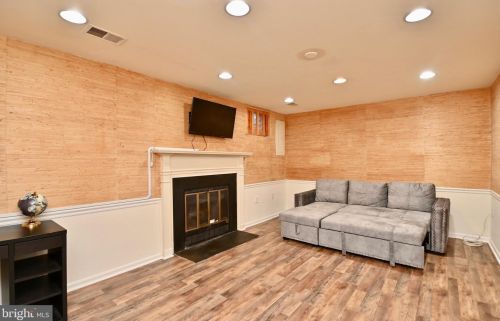 5648 Ridge View Dr, Alexandria VA  22310-1467 exterior