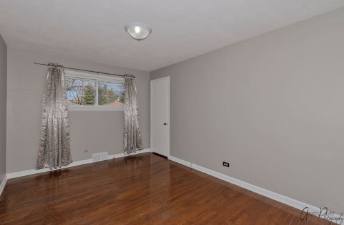 2220 Jackson St, Waukegan IL 60085-7354 exterior