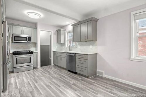 8476 Riverview St, Dearborn Heights MI  48127-1416 exterior