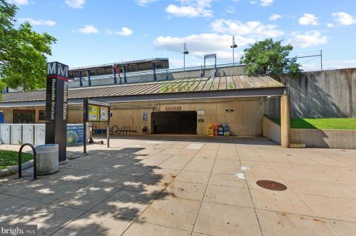 118 Monroe St, Rockville MD 20850-2502 exterior