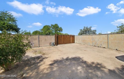 5985 9th Ave, Tucson AZ  85706-4001 exterior