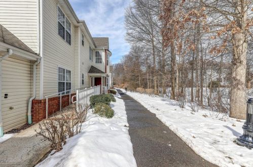 62 Frst Dr, Piscataway NJ 08854-2276 exterior