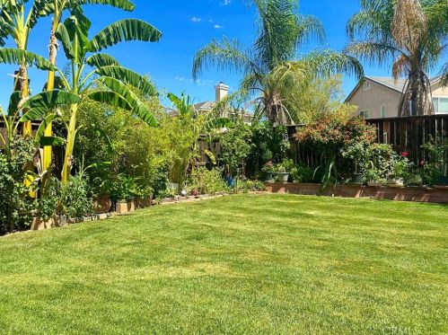 3851 Bluff St, Perris CA 92571-7595 exterior