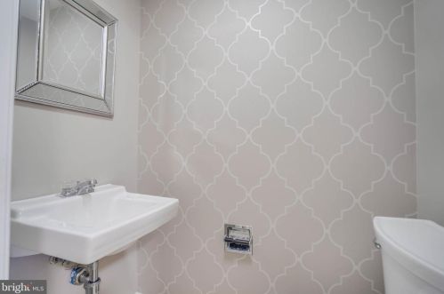 617 Azalea Dr, Rockville MD 20850-2010 exterior