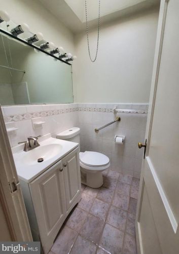 6910 Ardleigh St, Philadelphia PA  19119-1314 exterior