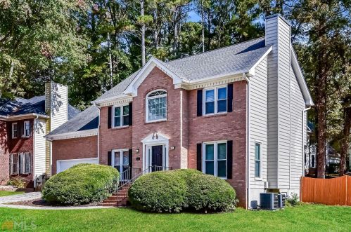 2552 Laurel View Ct, Lithonia GA  30078-4177 exterior