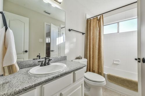 5922 Settlers Creek Ct, Fulshear TX 77441-2044 exterior