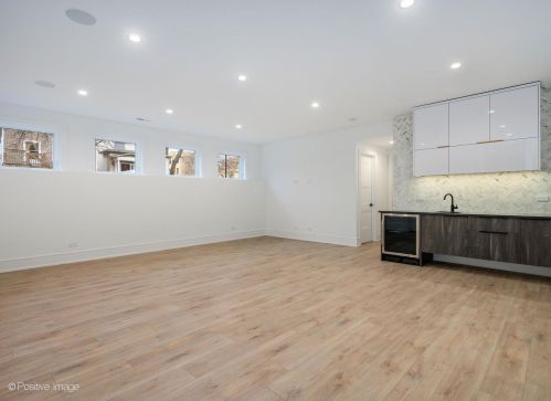 2129 Maplewood Ave, Chicago IL  60647-4148 exterior