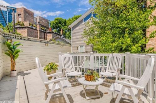 629 Belden Ave, Chicago IL  60614-3305 exterior