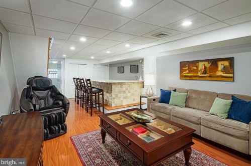 2905 Broad St, Philadelphia PA 19146-2217 exterior