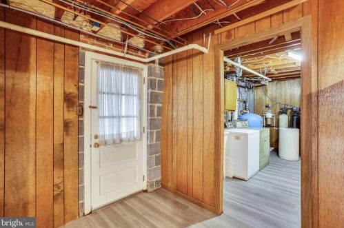 12908 Circle Dr, Rockville MD 20850-3717 exterior