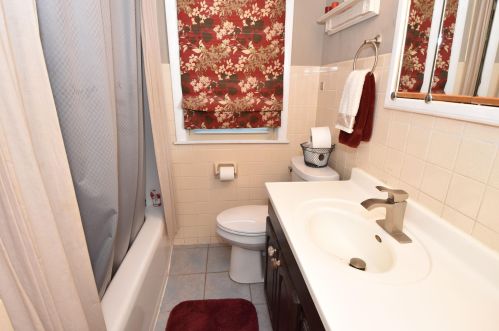 3912 71, Milwaukee WI 53220-2302 exterior