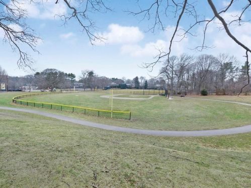 41 Ackers Ave, Brookline MA  02445-4173 exterior