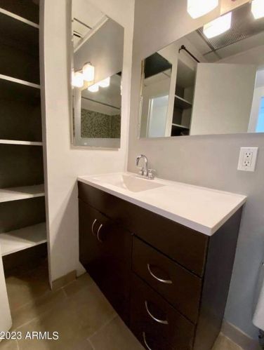 4750 Central Ave, Phoenix AZ  85040-2150 exterior