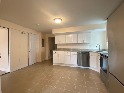 12 Lyon St, Worcester MA 01604-3622 exterior