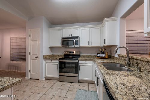 6427 Chisum Trl, Phoenix AZ  85083-1018 exterior