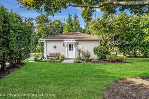 25 Memorial Pkwy, Atlantic Highlands NJ 07716-1655 exterior