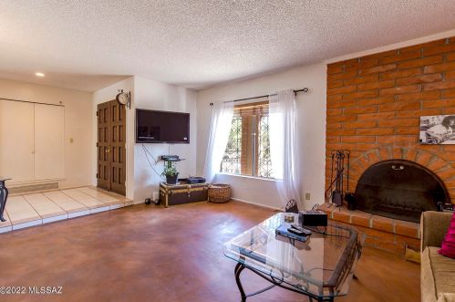 1424 Chapala Dr, Tucson AZ  85704-2037 exterior