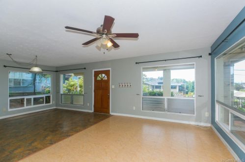 4353 Likini St, Honolulu, HI 96818-1137