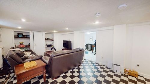 382 New York Ave, Providence RI  02905-2802 exterior