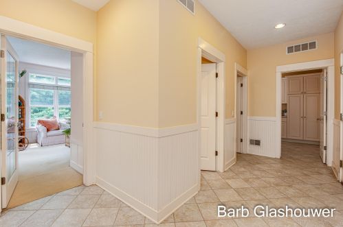 4424 Whitewood Farms Dr, Grand Rapids MI 49525-3487 exterior