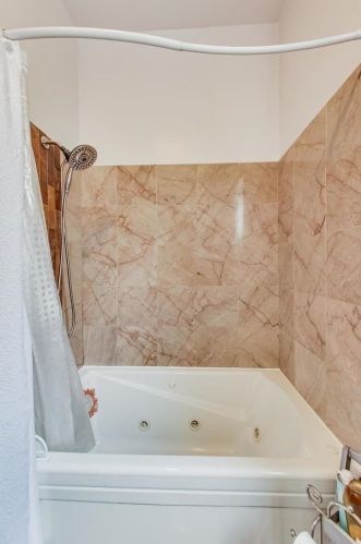 2513 Walton St, Chicago IL 60622-4510 exterior