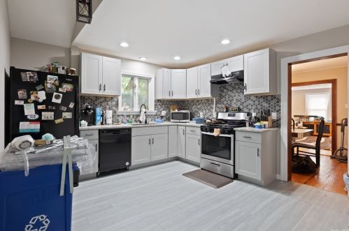 123 Winding St, Huntington Station NY 11746 exterior