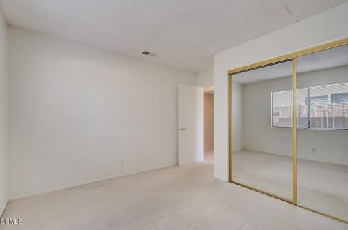 1041 Kumquat Pl, Oxnard CA 93036-1533 exterior