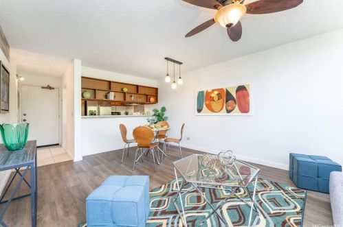 2752 Kaaha St, Honolulu, HI 96826-4753