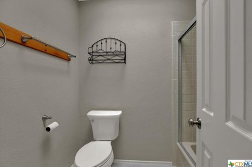 9335 Gloxinia Dr, San Antonio TX 78266-2530 exterior