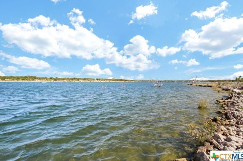 499 Mystic Pkwy, Spring Branch TX 78070-5417 exterior