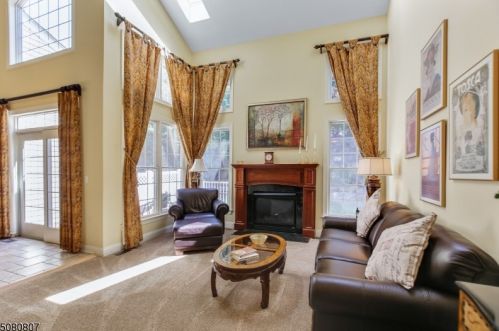 46 Mackenzie Ln, Parsippany NJ 07834-3724 exterior