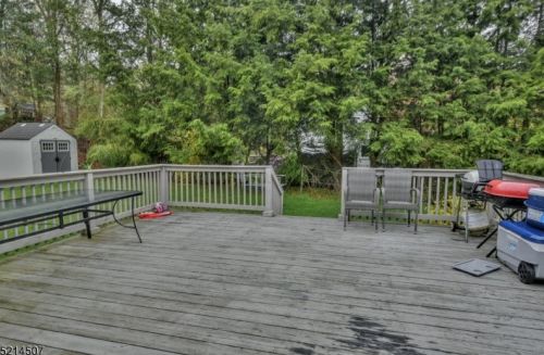 84 Morris Ave, West Milford Lakes NJ  07480-1121 exterior