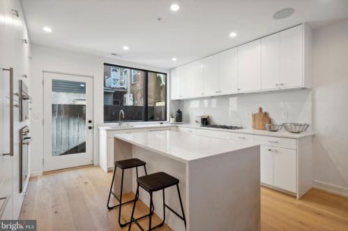 743 Cleveland St, Philadelphia PA  19146-1811 exterior