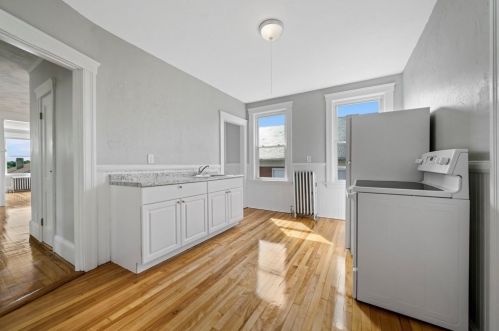 31 Hitchcock Rd, Worcester MA 01603-2622 exterior