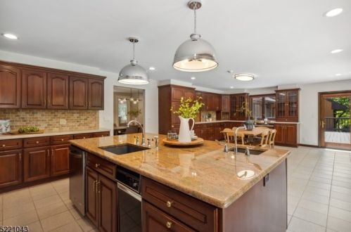 53 Highlander Dr, Scotch Plains NJ 07076-2419 exterior