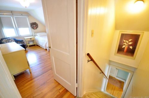 132 Walker St, Manchester CT 06040-4329 exterior