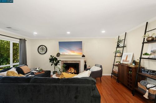 933 Santa Lucia Dr, Concord CA 94523-2366 exterior