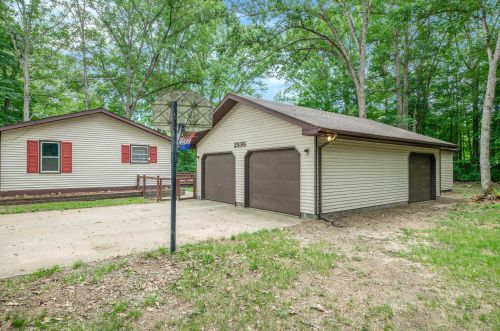 2536 Lincoln Rd, Allegan MI 49010-9432 exterior