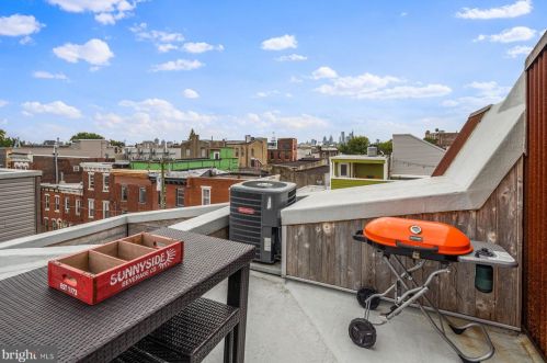 2401 Emerald St, Philadelphia PA  19125-1204 exterior