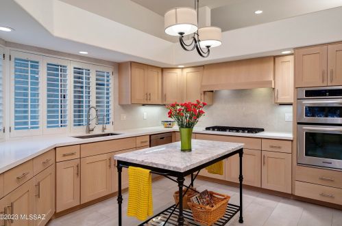 5300 Hacienda Del Sol Rd, Tucson AZ 85718-6054 exterior