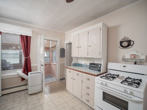 77 Riverdale St, Methuen MA 01844-6105 exterior