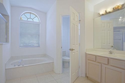 2872 Eagle Dr, Fort Pierce FL 34984-6321 exterior